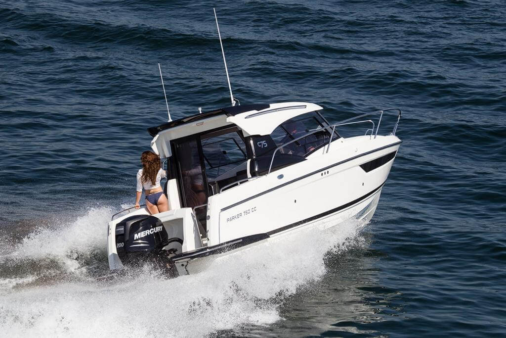 סירת ספורט 750 CABIN CRUISER